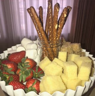 food items used to dip in chocolate fondue