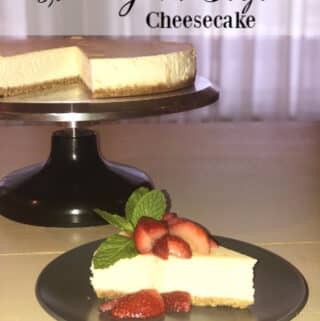 Cheesecake with strawberries and mint